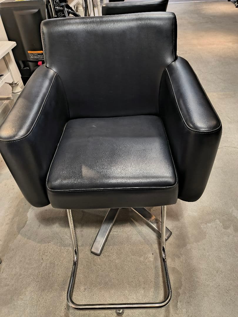 タカラベルモント　カット椅子　スタイリングチェア　カットイス　黒 タカラベルモント】創業100周年記念！王道スタイリングチェアN-100