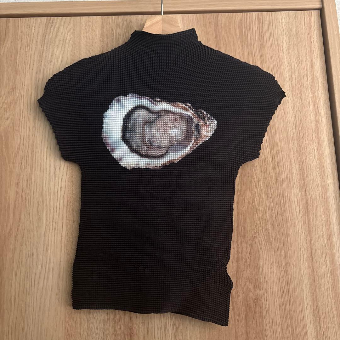 musubore 牡蠣 プリーツプリントトップス 黒 - メルカリ