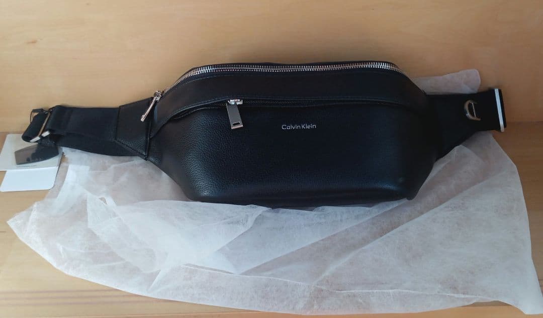 12/18までお値下げ！カルバンクライン　ウエストバッグ Calvin Klein（カルバン・クライン） ウエストポーチ レイズ ウエスト