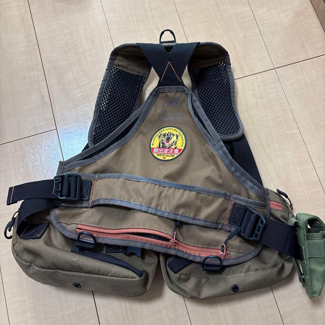 ダイワ DV-3522 ライトフィッシングベスト ブラウン F - メルカリ