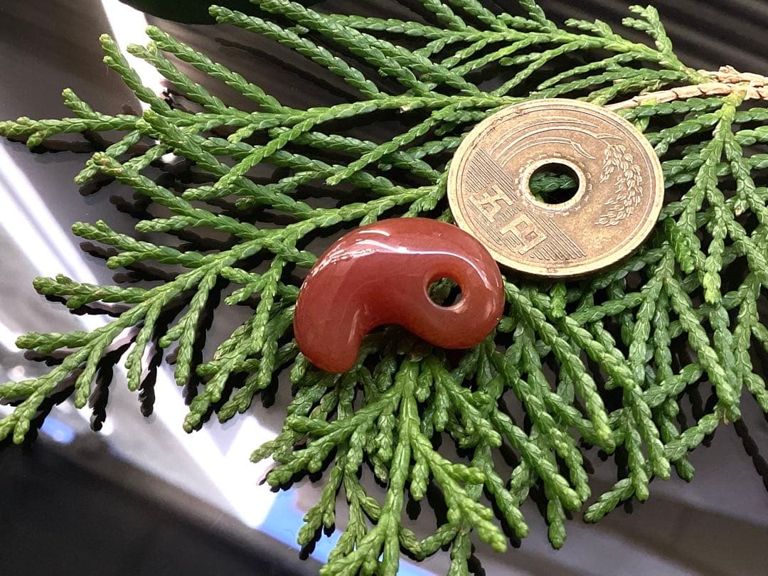 ✳赤は希少で5〜7万円です‼️山形県＊霊宝月山赤めのう勾玉 真っ赤な