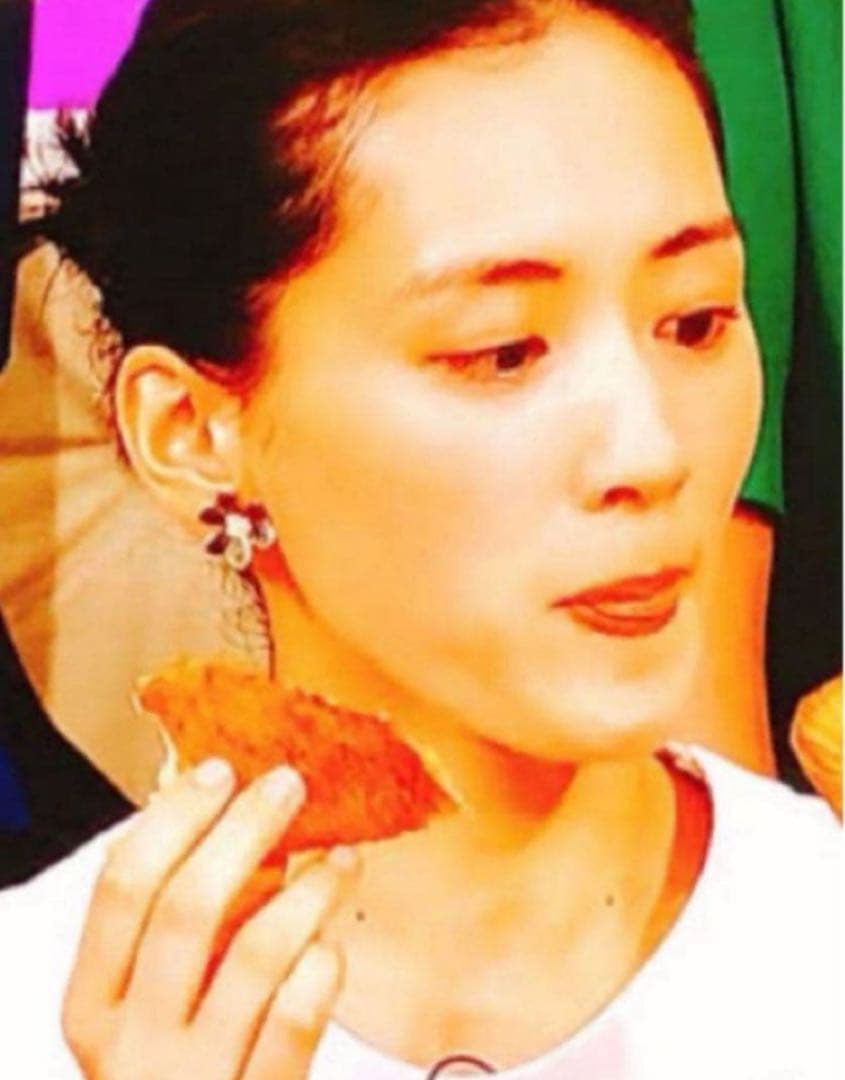 最高級✨ハイクオリティ✨ラージサイズ　ゴールド　ピアス　蒼井優　イヤリング可能‼️ おしゃれクリップ 蒼井優 着用ピアスは結婚会見と同じフリヴォルピアス