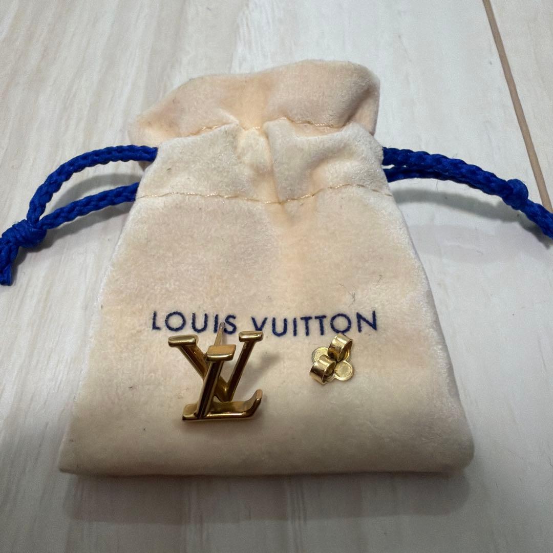 LOUIS VUITTON LV ピアス 片耳 専用ポーチ付き - メルカリ