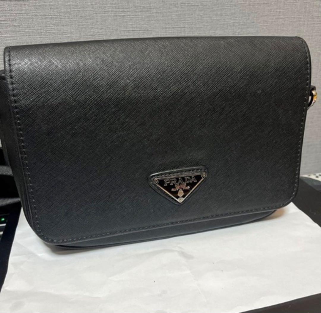 早い者勝ち！PRADA サフィアーノレザーブラックショルダーバッグ Prada サフィアーノレザー ショルダーバッグ | ブラック | FARFETCH JP