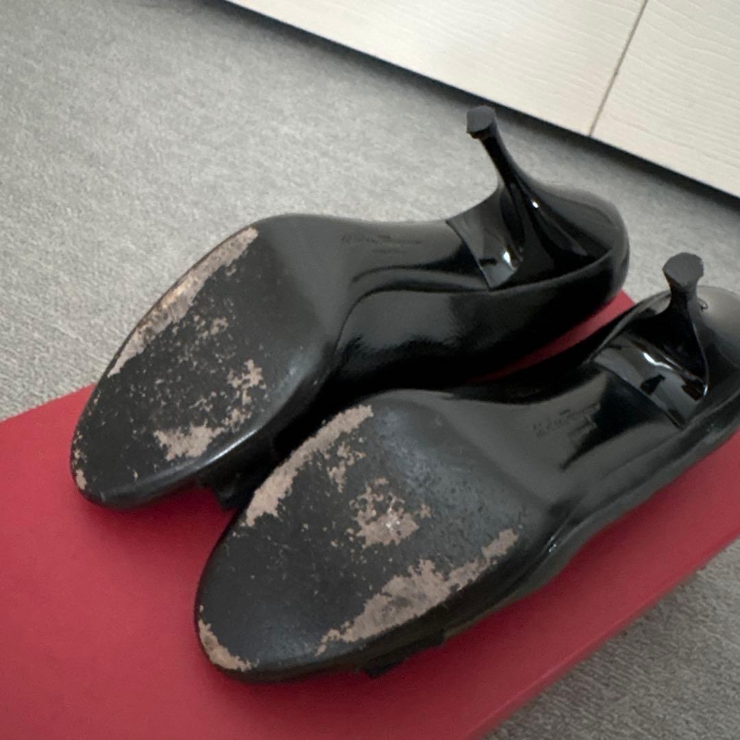 2/2まで大幅値下げ中！【美品】 フェラガモパンプス　黒　23.5cm リボン