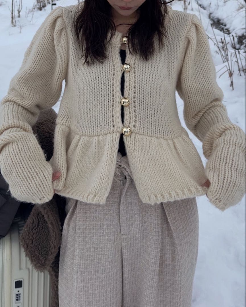 andequal gold button puff sleeve knit - メルカリ