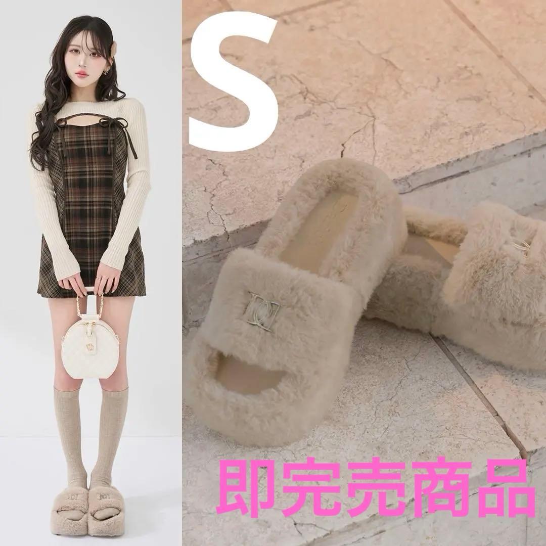 ダーリッチ プラットフォームファーサンダル - メルカリ