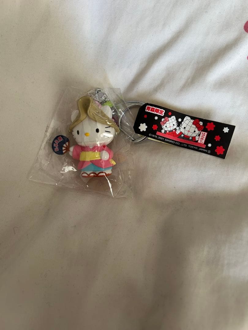 ご当地限定ハローキティ 青森限定キーホルダー ハローキティ - ハローキティ 青森限定 ご当地根付け2点セットの通販