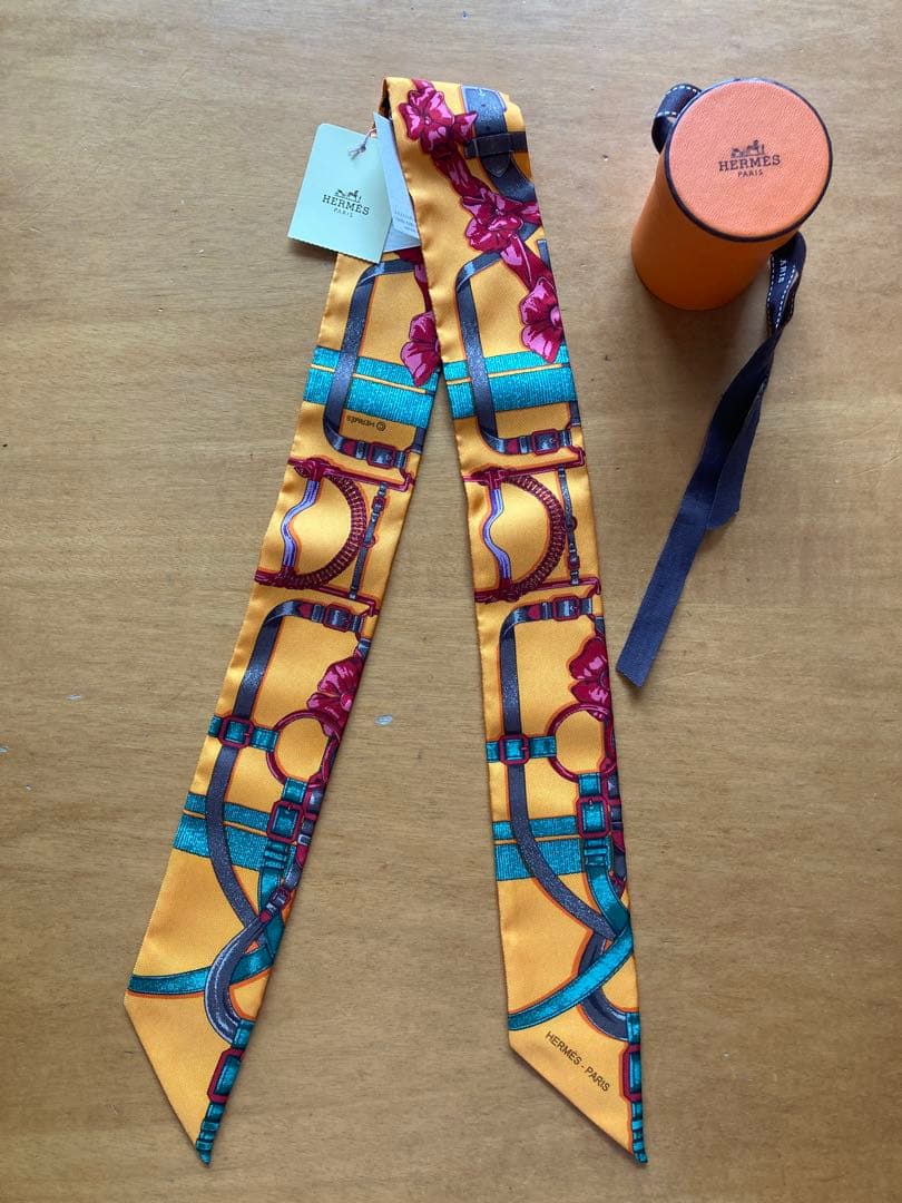 【新品未使用】HERMES エルメス　ツイリー　グランマネージュ 楽天市場】エルメス ツイリー シルク アマゾンの祭典 HERMES 新品