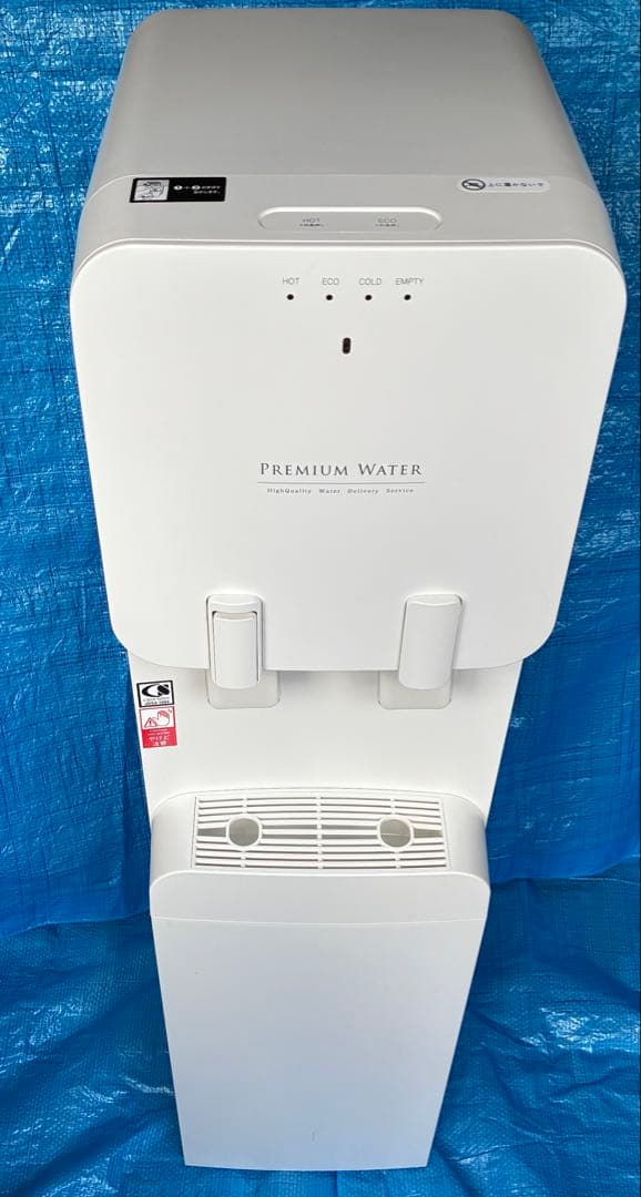 ウォーターサーバー　famfit白 PREMIUM WATER famfit（ファムフィット）｜天然水ウォーターサーバーはプレミアム