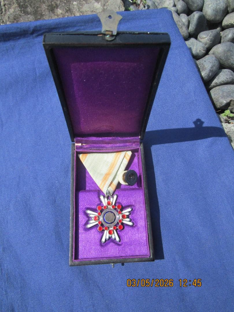 勲章 勲六等瑞宝章 1個 箱あり と、思います。 - メルカリ