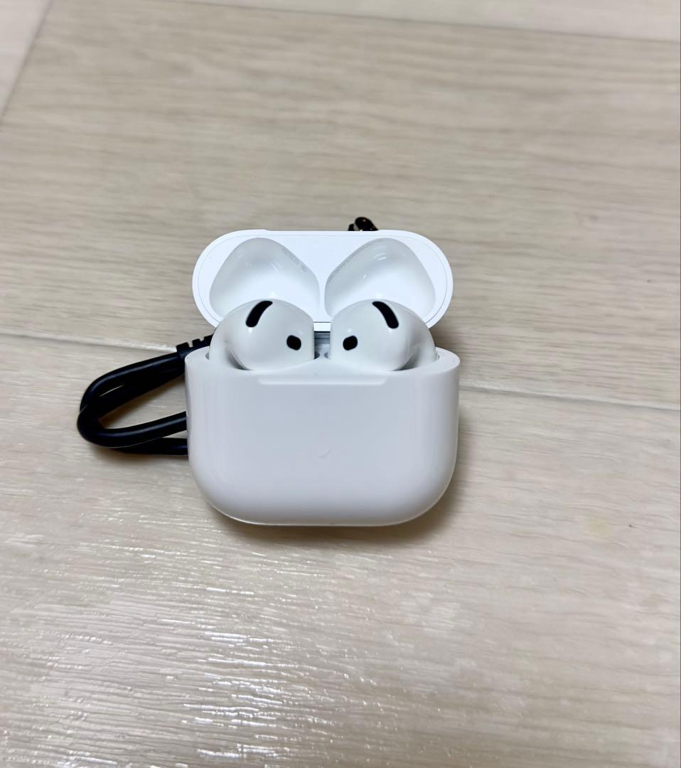 AirPods 4 本体 ホワイト 充電ケース付き - メルカリ