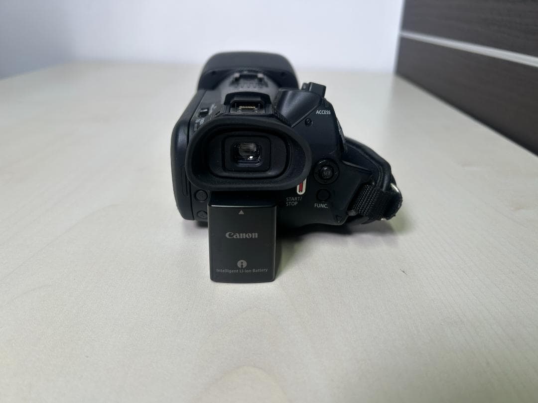 Canon XA25 業務用ビデオカメラ本体 ジャンク（レンズの傷）