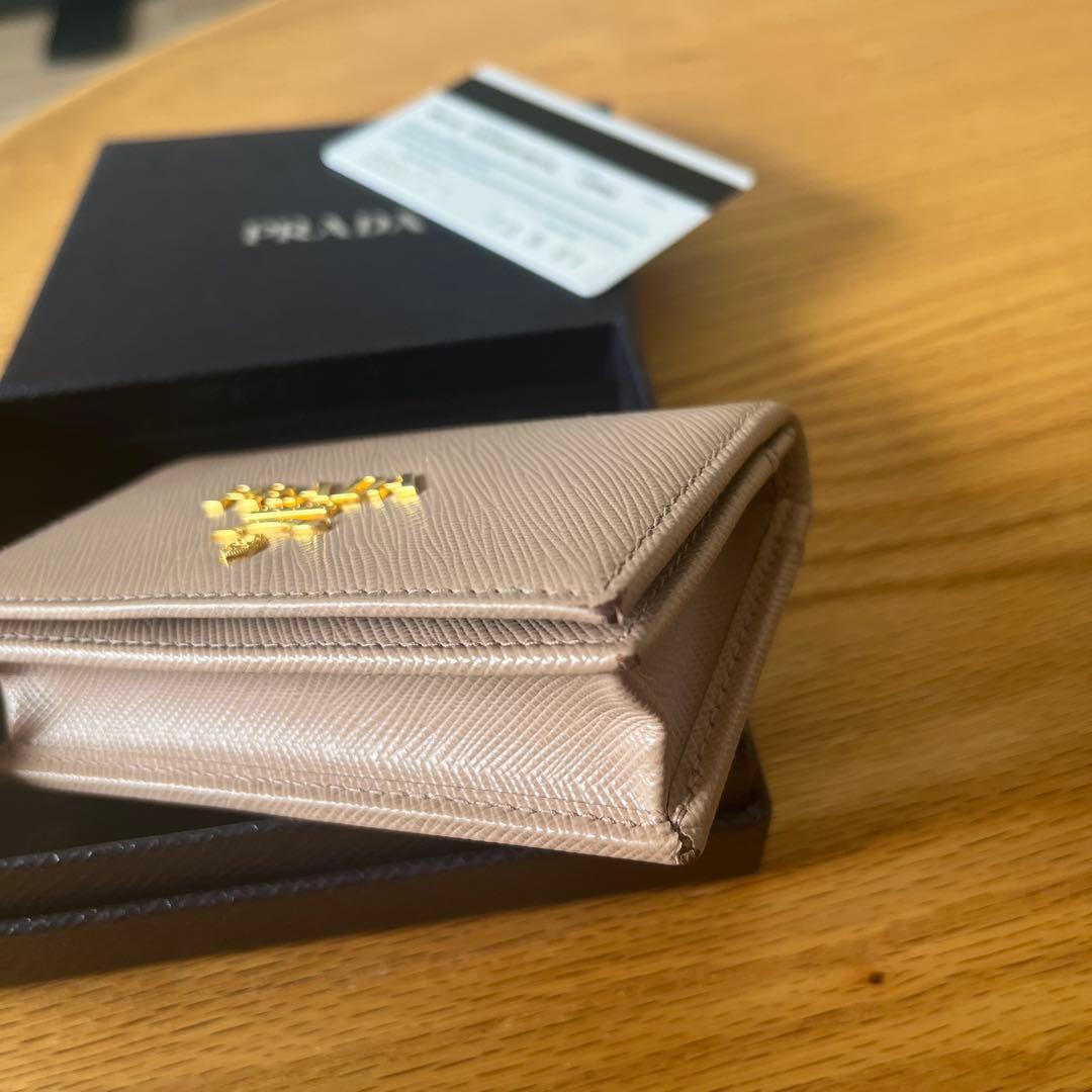 PRADA サフィアーノレザー 名刺入れ ピンクベージュ - メルカリ