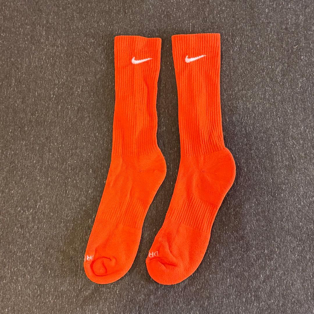 Nike リブ編みオレンジソックス - メルカリ