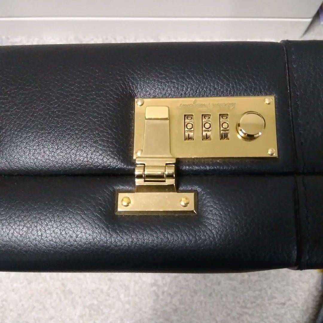 フェラガモ 本革アタッシュケース - メルカリ