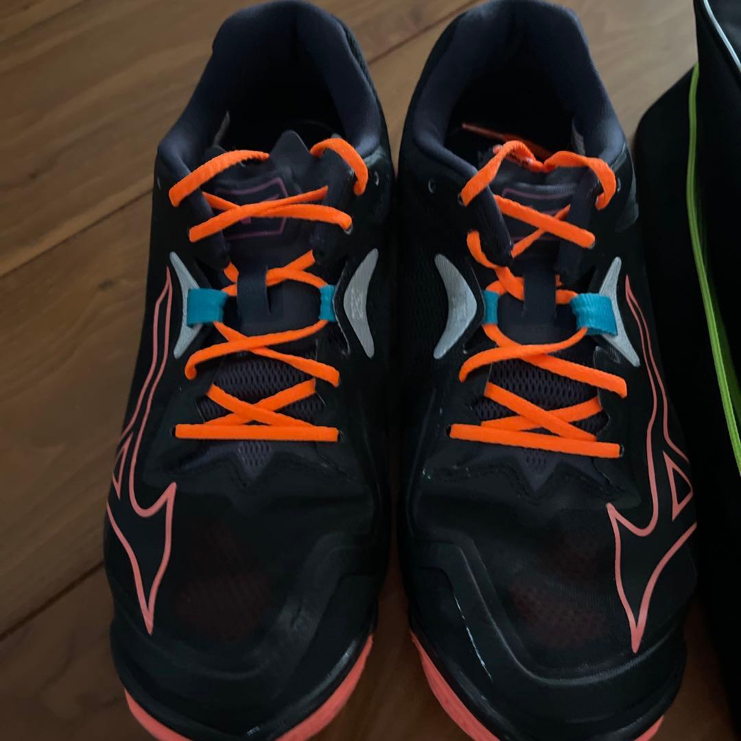 ウェーブライトニングZ8ミズノ限定カラー ミズノ 日本未発売インドアシューズウェーブライトニング Z8 ミッド