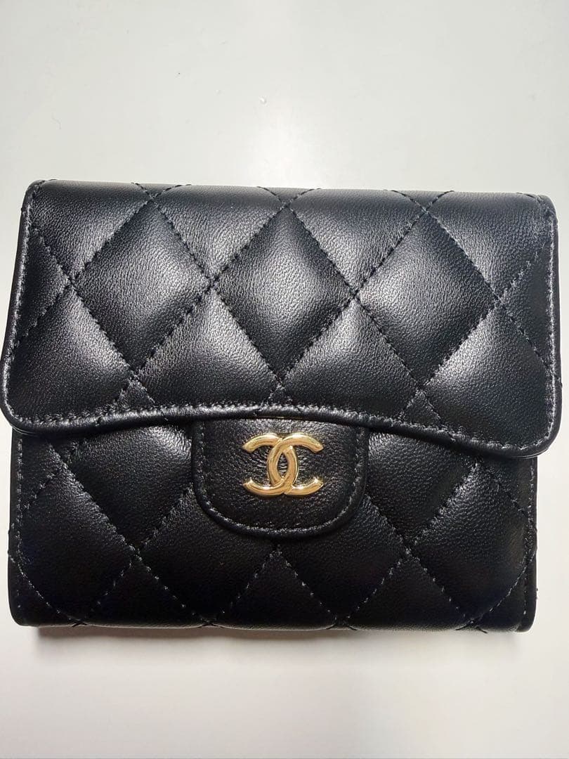 シャネル マトラッセウォトレット 光沢感が上品♪ CHANEL マトラッセ チェーンウォレット (CHANEL