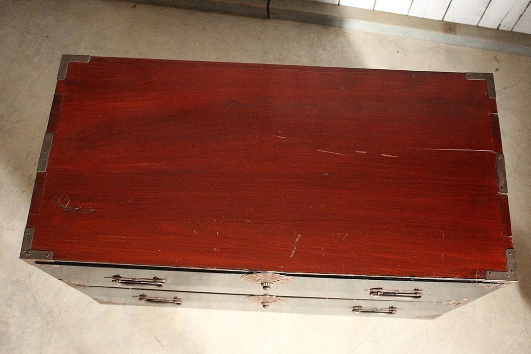 綺麗な丸金具庄内箪笥 2段 タンス 収納 古家具 古民家 時代家具 - メルカリ