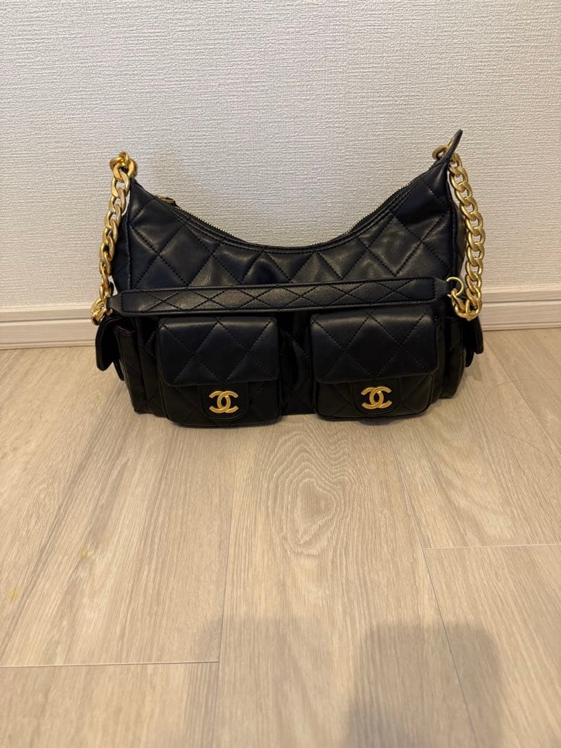 週末限定価格！CHANEL ブラック ショルダーバッグ本革ノベルティ