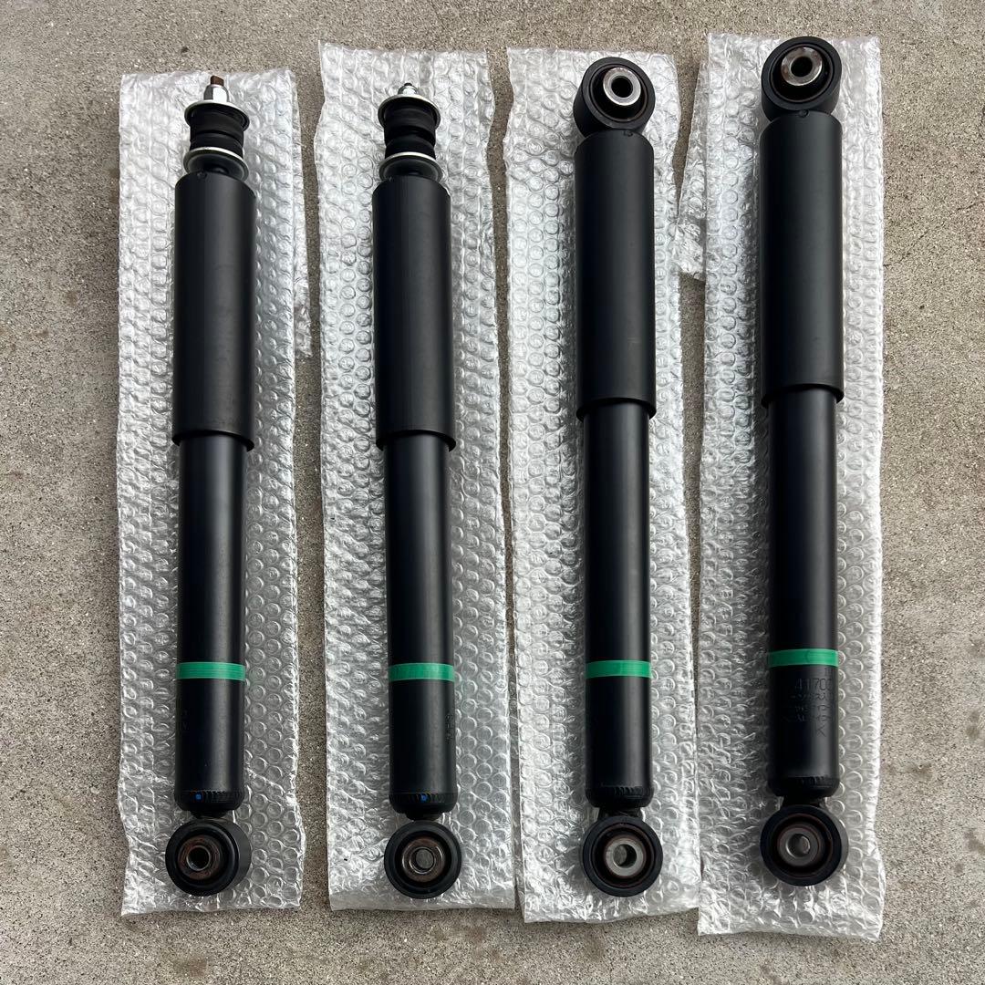 送料込 ジムニー シエラ 純正 ショックアブソーバー 4本 スズキ JB74 R8年新車外し品 ジムニーシエラJB74 5型用純正アブソーバー1台分