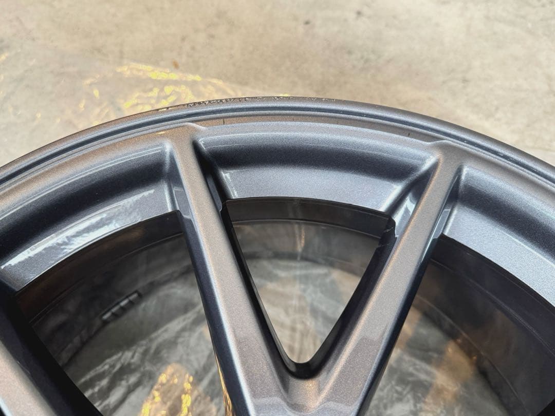ゆ*う様 【純正】テスラ モデル3 18インチ 8.5J +40 5000km走