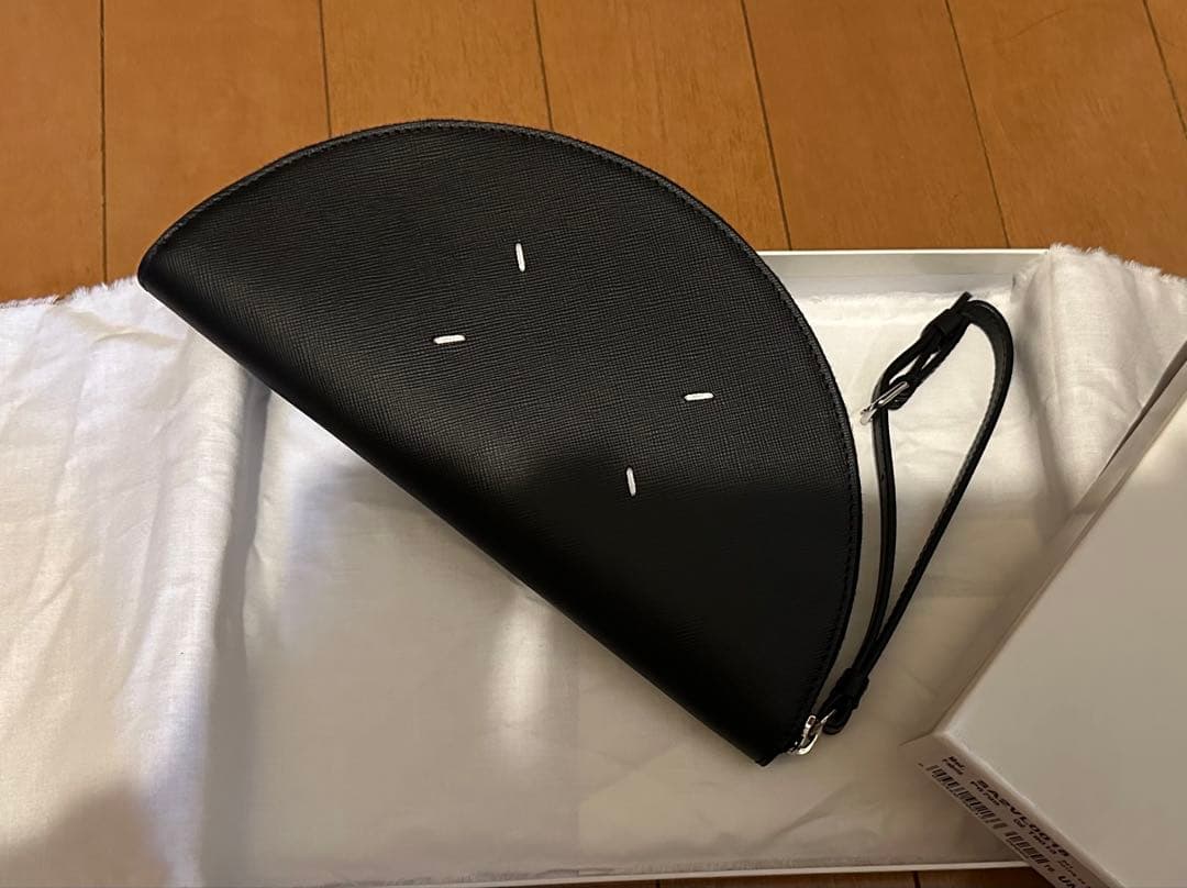 バッグ Maison Margiela MICRO HALFMOON HAND POUC Maison Margiela/メゾン マルジェラ MICRO HALF MOON HAND ポーチ