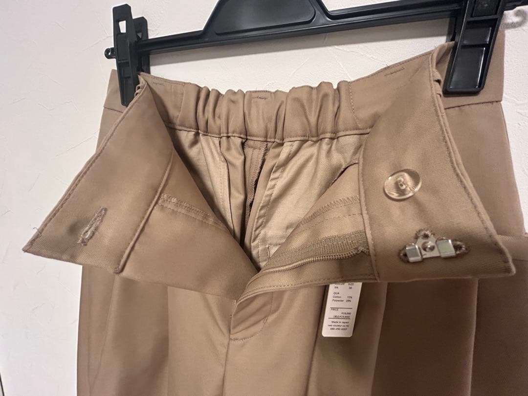 新品未使用タグ付T. japan tuck chino pants-38ベージュ - メルカリ