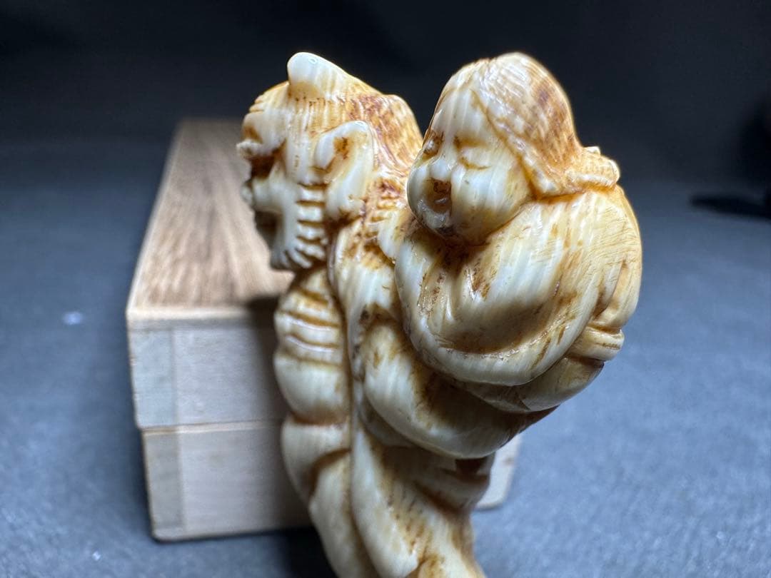 極上 根付 天然素材 アンティーク 和彫 置物 骨董 飾り物 古美術品 置物