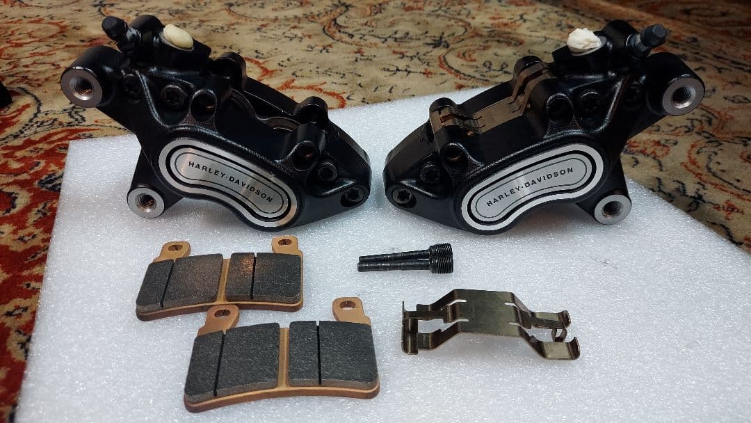 Harley FXLRS フロントブレーキキャリパー左右新車外し未走行。 X4 SC38-1001 97年式外し純正フロントブレーキキャリパー左右97-03年X