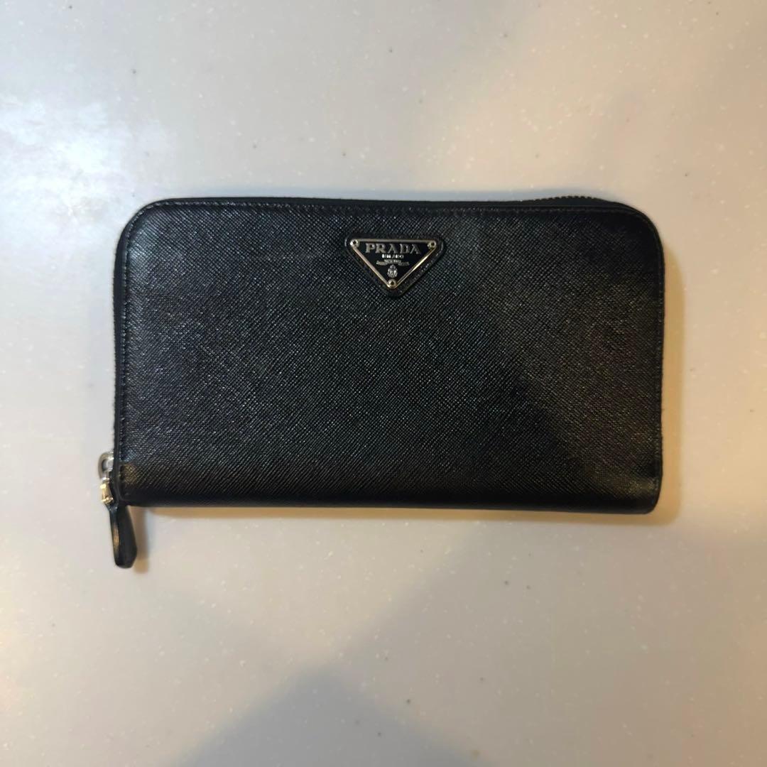 PRADA サフィアーノトライアングル ジップアラウンド長財布 - メルカリ
