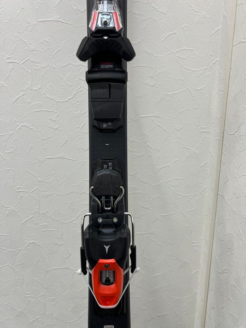 ATOMIC アトミック スキー板 とラインSKIS POLES スキーポール - メルカリ