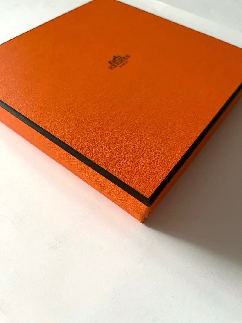 新品＊贈答用にもHERMES エルメス カレ・タオル 《ヴィス・ヴェルサ》ブルー