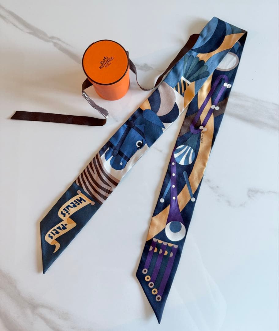 HERMES エルメス ツイリー Parade en Fanfare Hermès Parade en Fanfare 90