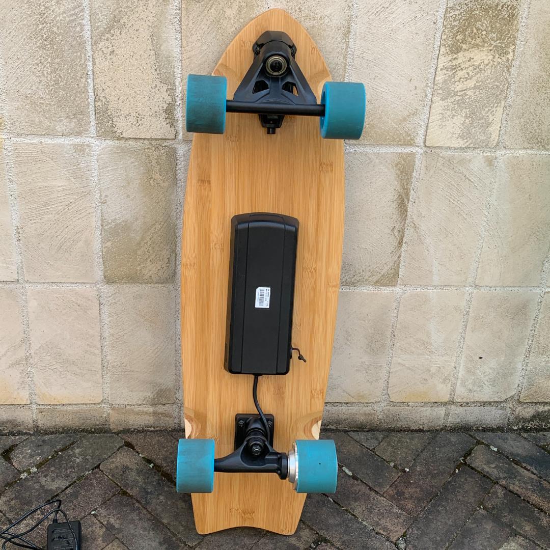 Bmove Surf 電動サーフスケート 新型高性能 充電器付き