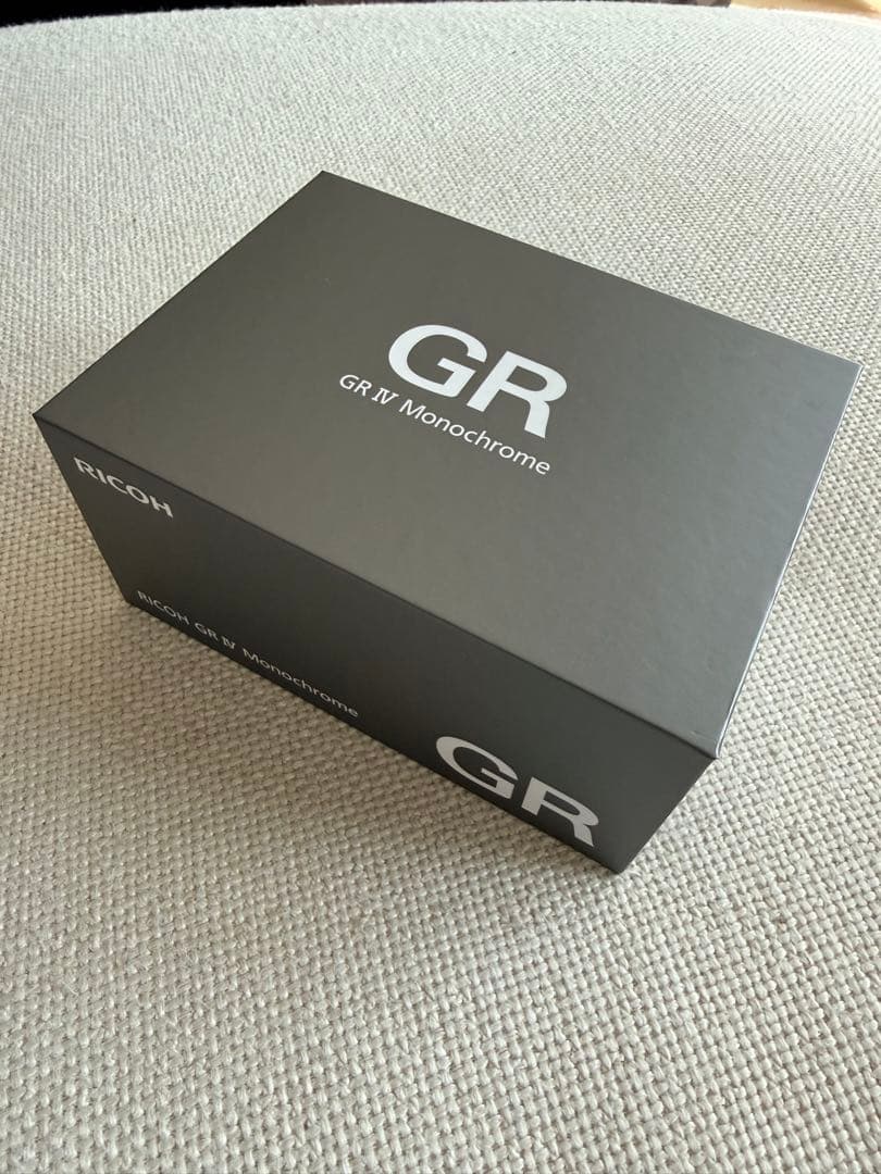 RICOH GR IV Monochrome 即日発送対応 RICOH GR IV Monochrome New-In-Box at Roberts Camera
