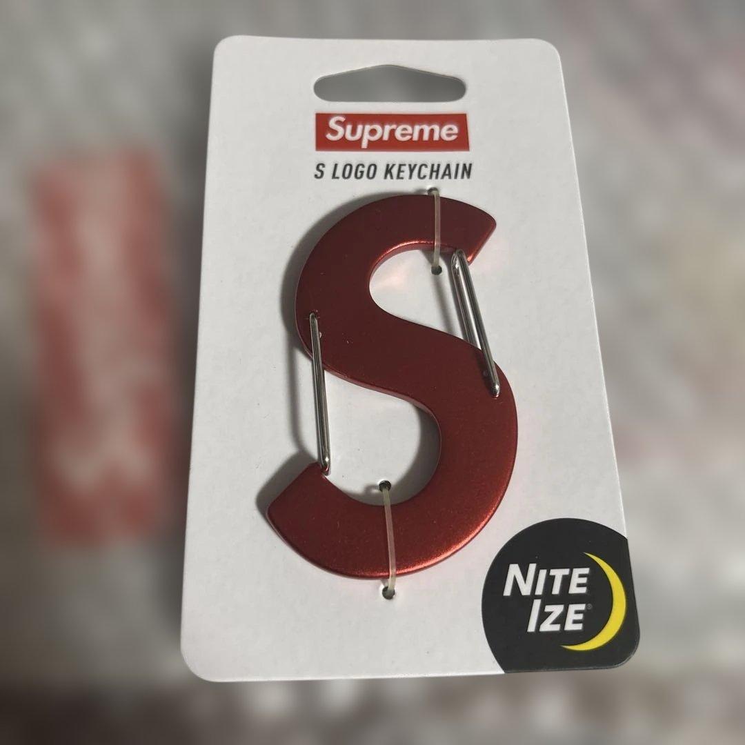 Supreme S Logo Keychain レッド Supreme / Nite Ize S Logo Keychain 