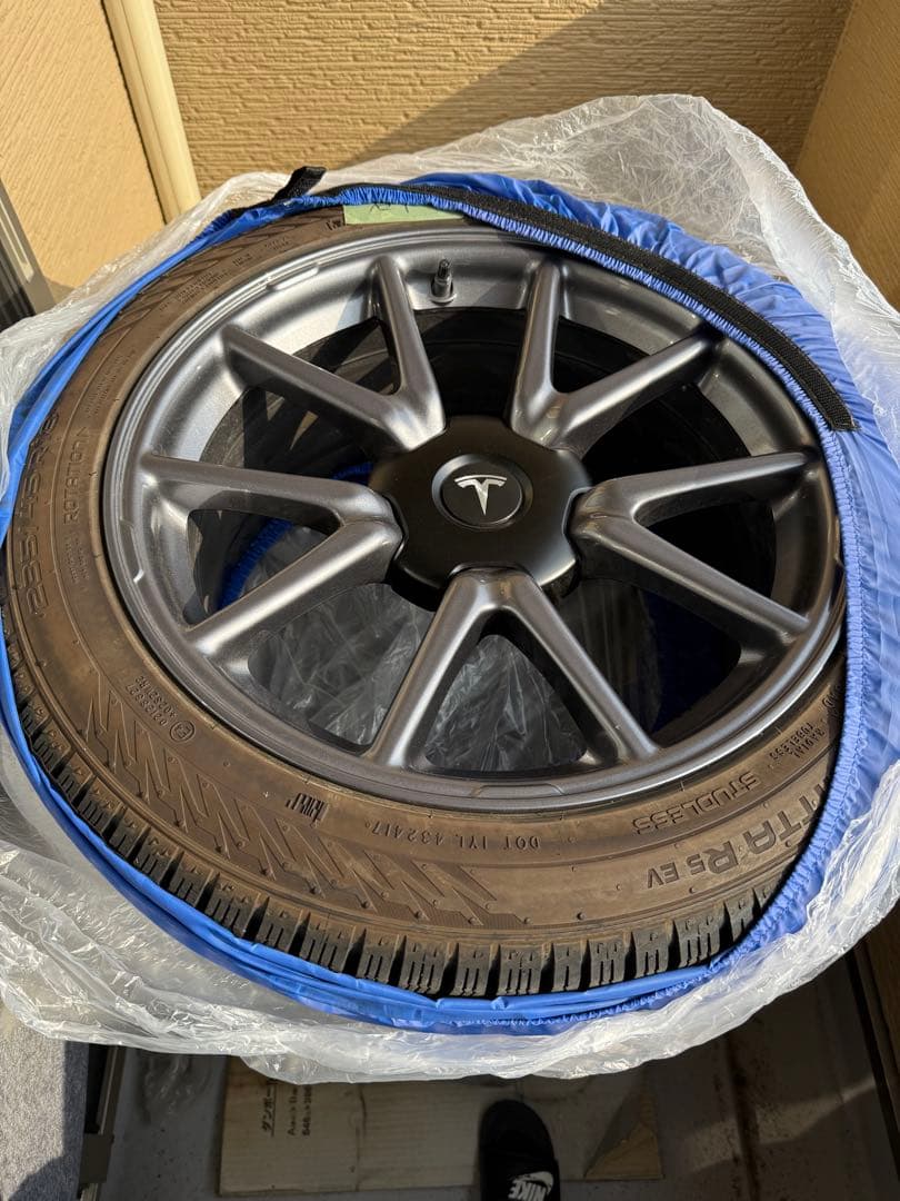 テスラ純正ホイールセット、スタッドレスタイヤ4本 2017-2023年式
