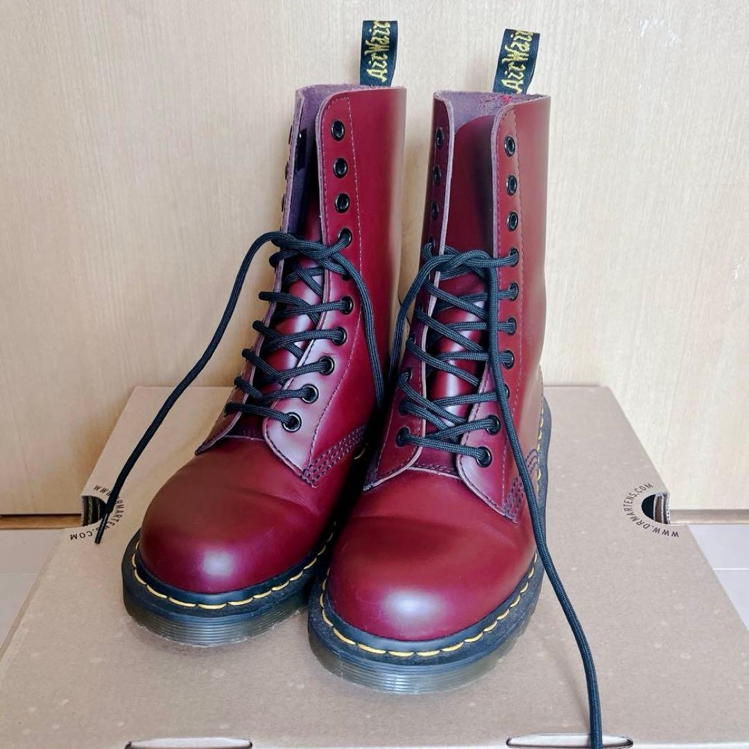 新品同様】ドクターマーチン 1490 10ホール チェリーレッド 23cm