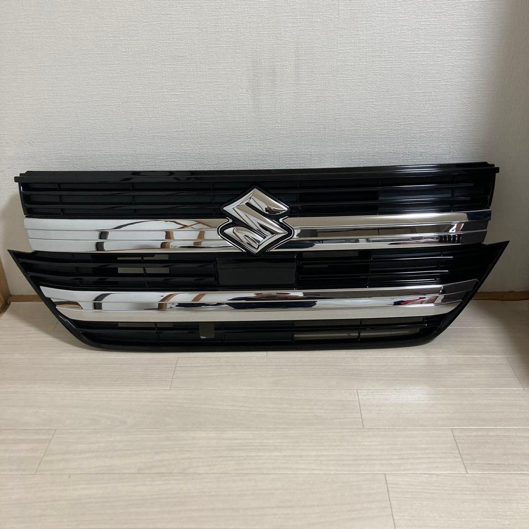新型 スペーシア カスタム　純正フロントグリル　(新車外し) 新車取り外し スペーシアカスタム/フレアワゴンカスタムスタイル MK53S