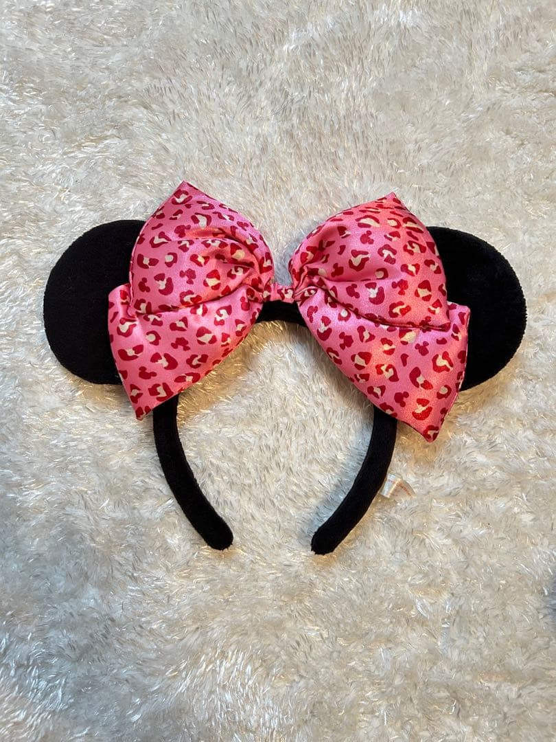 ディズニーカチューシャヒョウ柄ピンクリボン - メルカリ