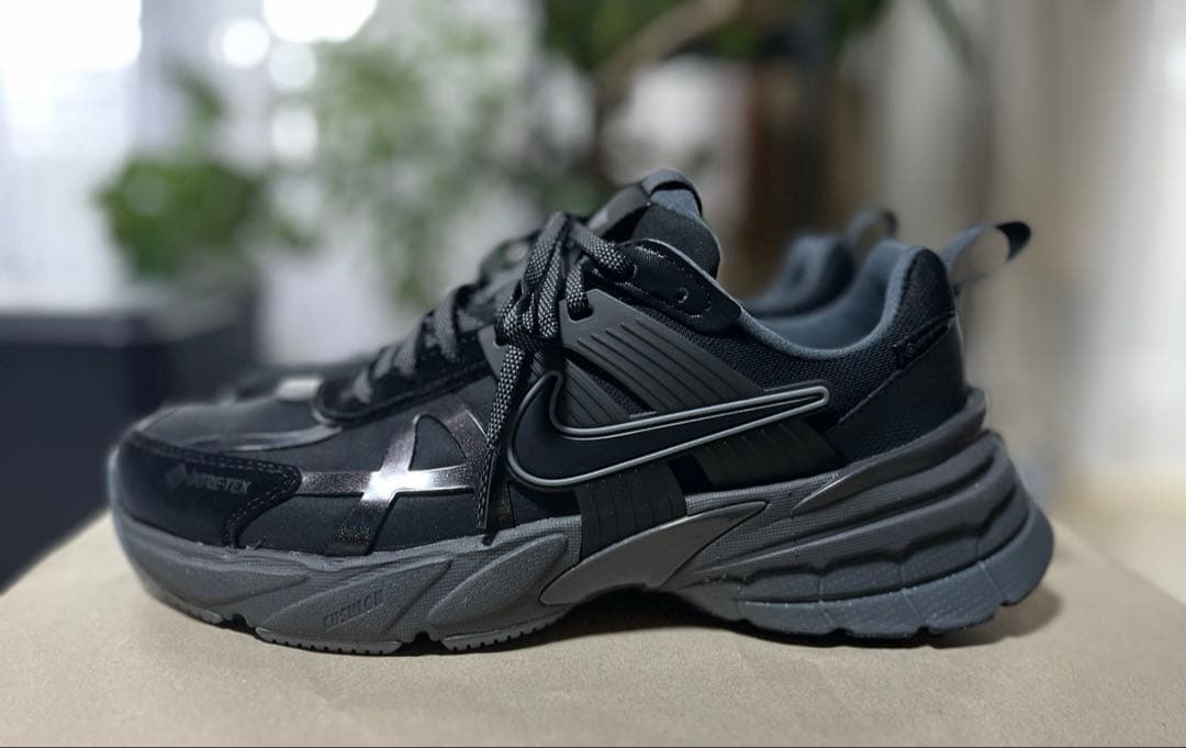 NIKE v2k run GTX ／ Black 23.5cm