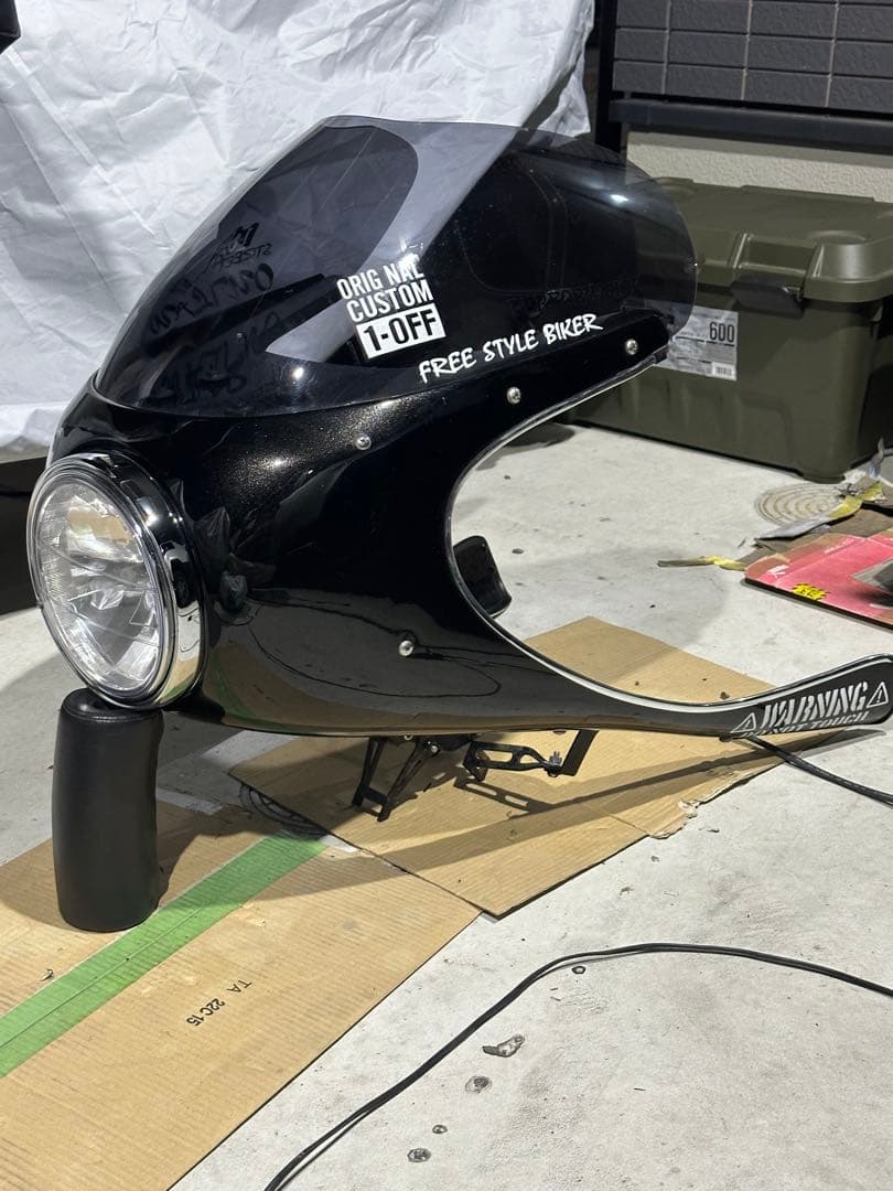 【ロケットカウル】ゾウパナステー付　ハーフロケットカウル　スポーツスターステー付 汎用ロケットカウル Z900RS XSR900/700 BMW ハーフカウル スクリーン