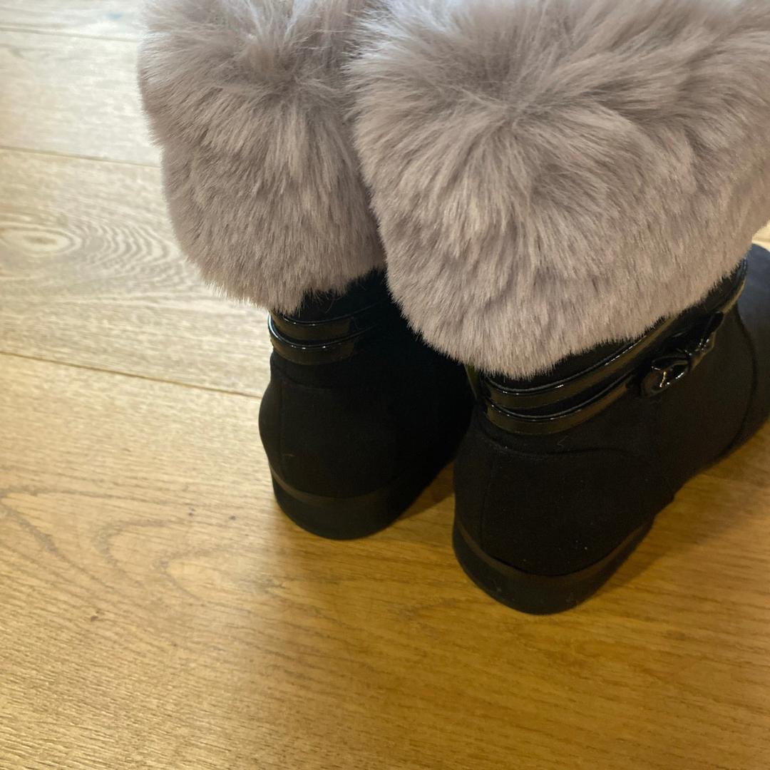 新品 トッカバンビーニ ブーツ ファーブーツ 22㎝ 6029