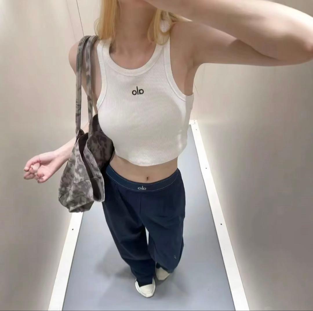 aloタンクトップ ショート丈 フィットネス ヨガウェア(XS・ホワイト