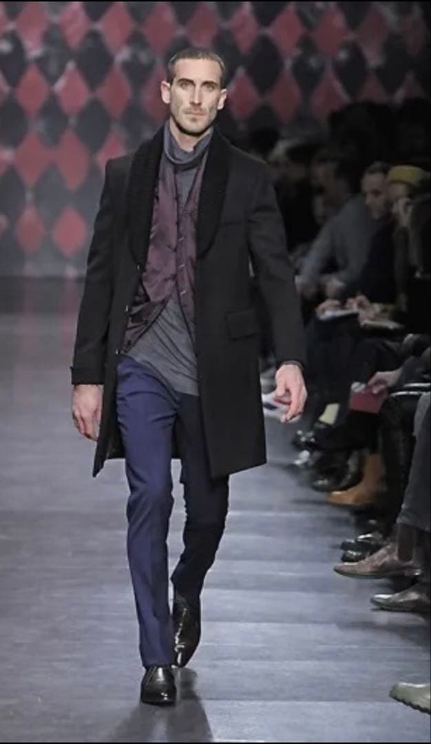 Paul Smith パリコレクション　コート 20世紀英国のドレスコードに新たな解釈をプラス。2024-'25年秋冬パリ