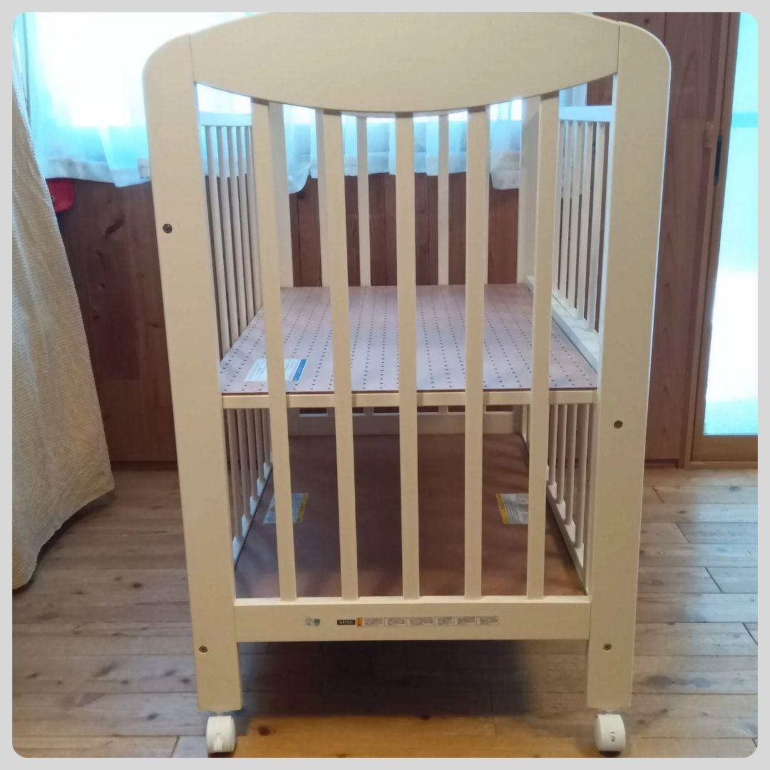 《送料無料❣️１点限り❣️》カトージ　ベビーベッド　 ミニ立ちベッド⭐︎ ぴーこ