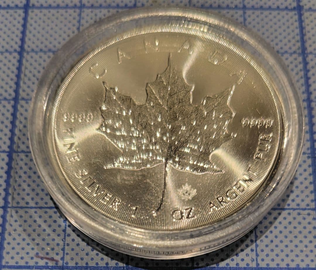 か*ジ様 メープルリーフ銀貨/2021年 1オンス銀貨 メイプルリーフ 銀貨 2021年 カナダ造幣局発行 1オンス : SILVER ROUND