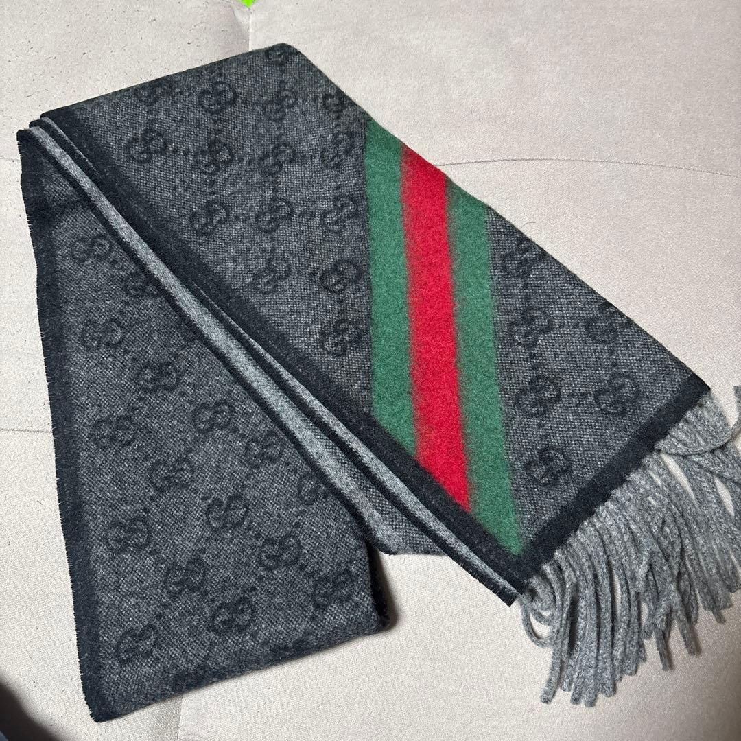 GUCCI グレー マフラー 赤緑ストライプ - メルカリ