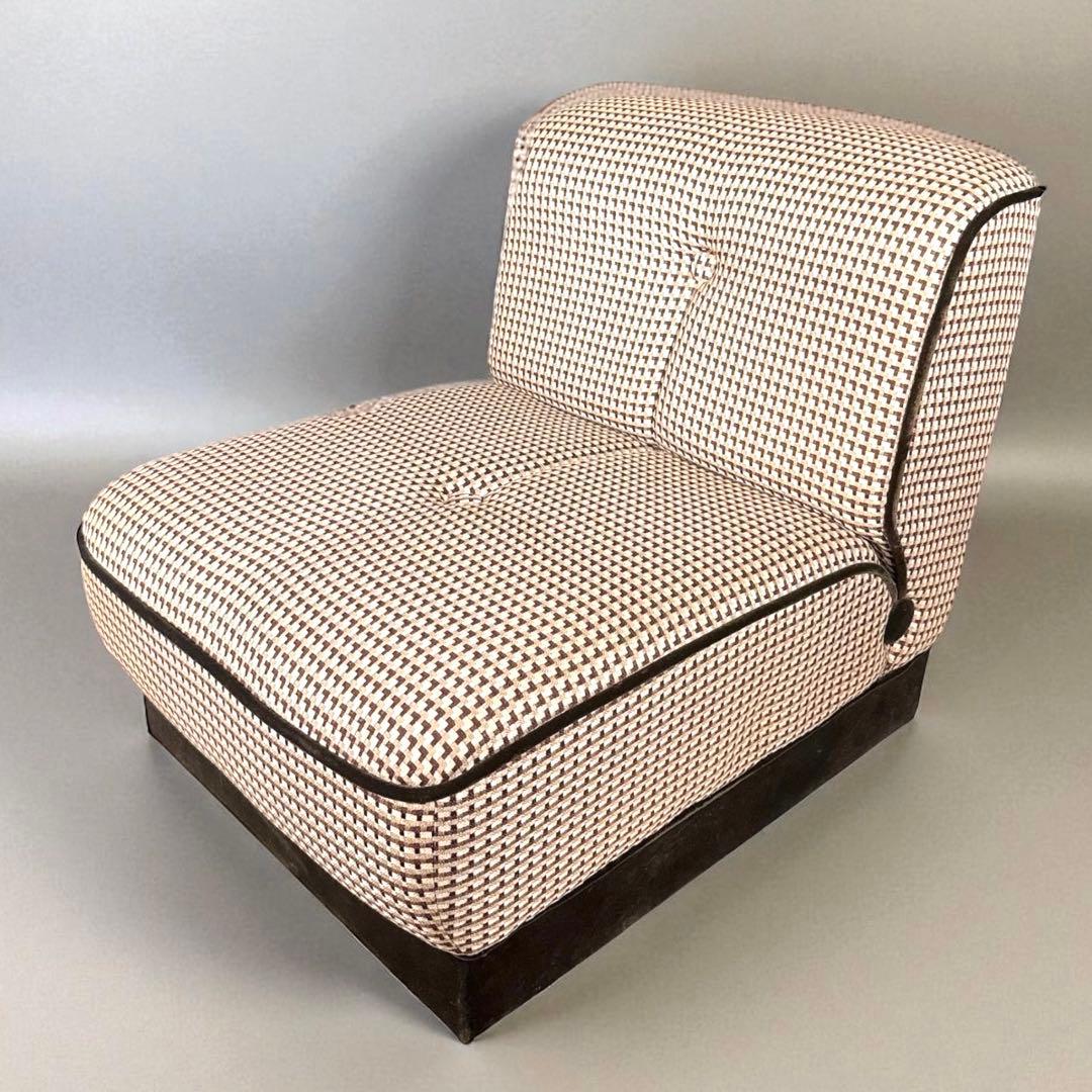 HR789 カリモク60 復刻プレート　総柄　1Pソファ　ベルベット　ボタン わんにゃんの将来のために｜カリモク家具＆ペット｜【公式】カリモク